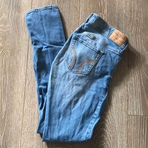 Hollister distressed jeans 5R (w:27 L:31)